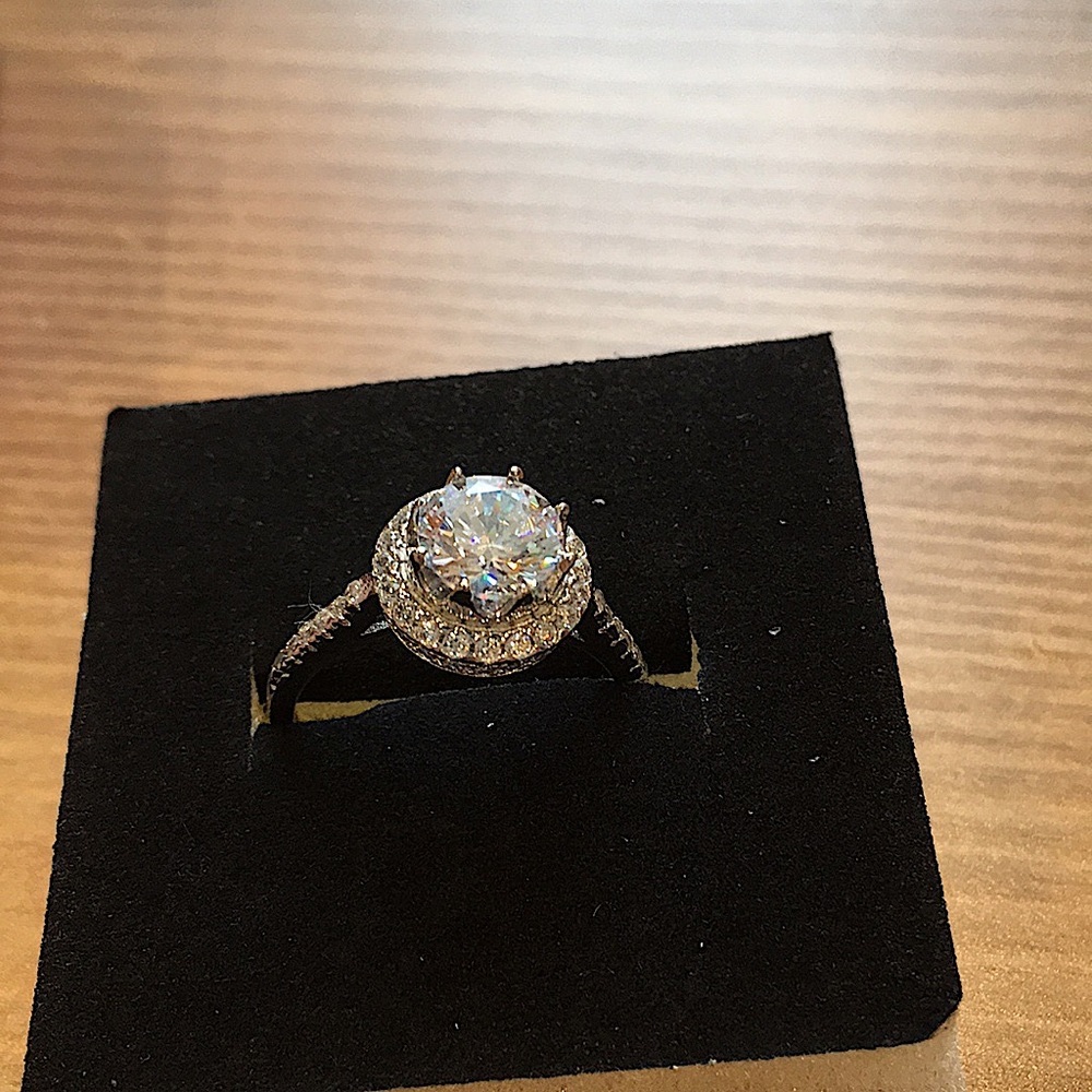 🌸Sterling Silver Ring 925 Swarovski Crystals roun